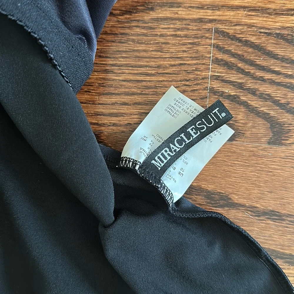 Miraclesuit Marina Black Underwire Plunge Tankini Top Women's Size 10